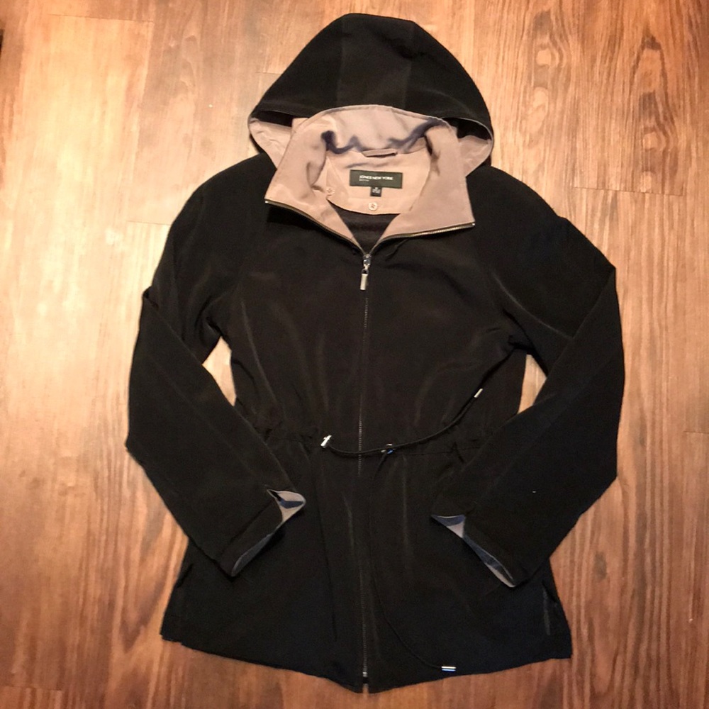 Like new ladies rain jacket / coat